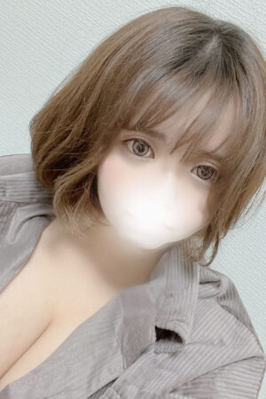 ★2/16　19：30～緊急体験乳店★　完全業界未経験！超SSS級のハイスペック美少女！　ロリ系の小柄Gカップ！　超濡れやすいいきやすい変態娘！M娘でいじめられたい願望が。　ちい