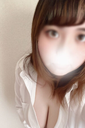 3/10　19：00～緊急体験入店！　19歳！！　H大好きなド変態美少女！　超清楚系の当店最高峰「Iカップ」超美爆乳！！　キス大好きな濃厚プレイ必須！敏感体質でM気質な従順娘　まぐ