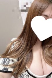 7月11日　緊急体験乳店　　Jカップ規格外のワガママ最高峰　　おもちさん　　21歳